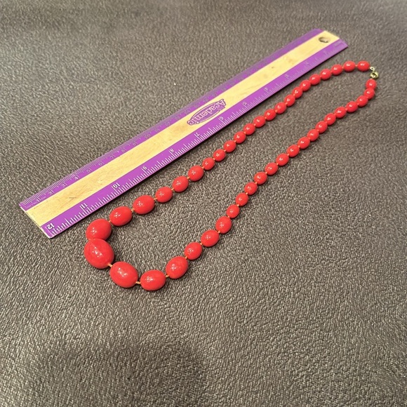 Lot 6 beaded necklaces.The small white with navy blue beads is more of a choker. - Picture 6 of 6